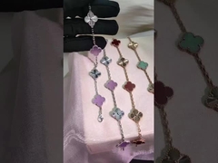 18K সোনার হীরার কানের দুল B2B জুয়েলারি পরিবেশকদের জন্য উপলব্ধতা ভিন্ন হতে পারে