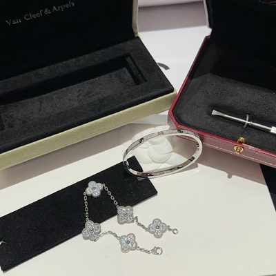 18k Gold Classic Diamond Jewelry Real Diamonds For Your Collection