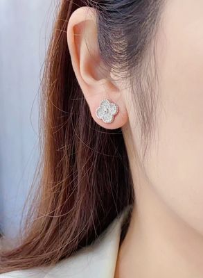 Small Size 18K Yellow Gold Earrings Modern Custom Brand Jewelry For B2B Buyers