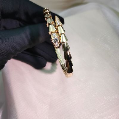 Round Diamond Cut and Vvs Clarity High Jewelry for Medium Size Diamond Collectors