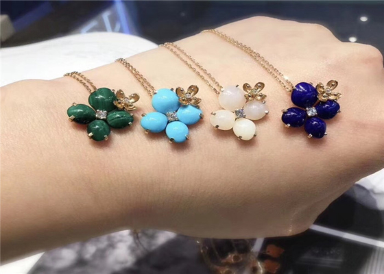 Customized  18K Gold Diamond Pendant Flower Shape For Young Ladies