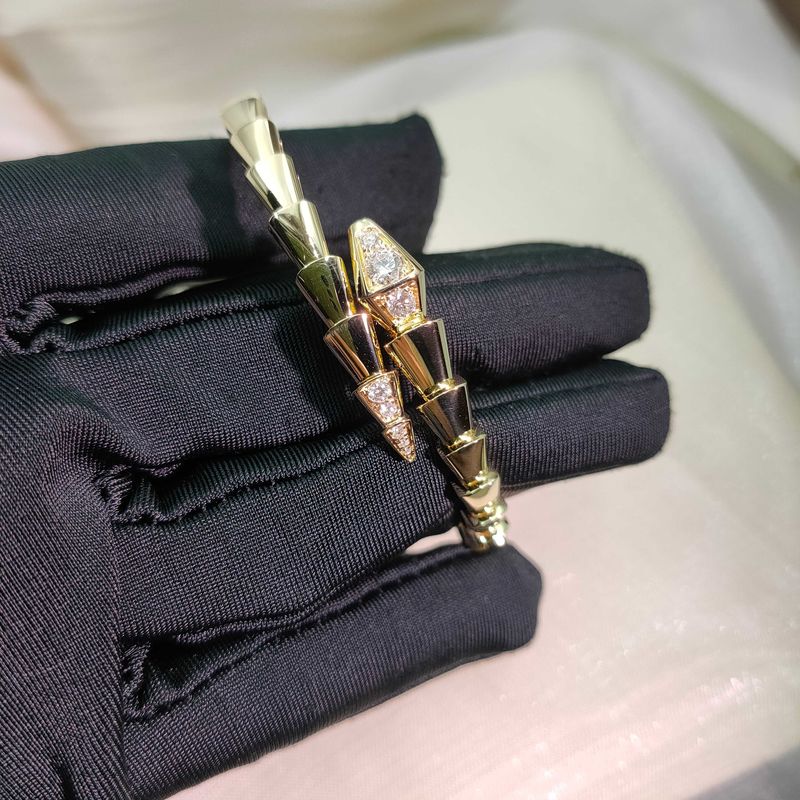 Round Diamond Cut and Vvs Clarity High Jewelry for Medium Size Diamond Collectors