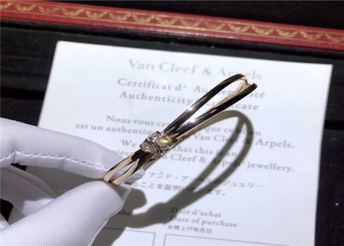  Liens SéDuction 18K Gold Diamond Bracelet With Elegant Bow Design