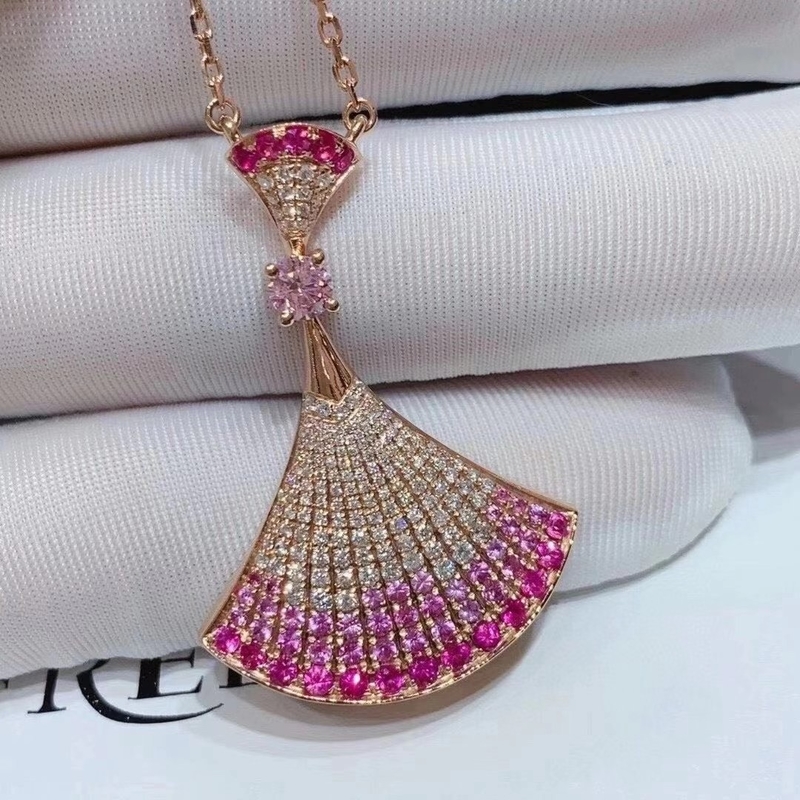 Diamonds Talks To The Z Era 18 Gold  Jewelry Necklace