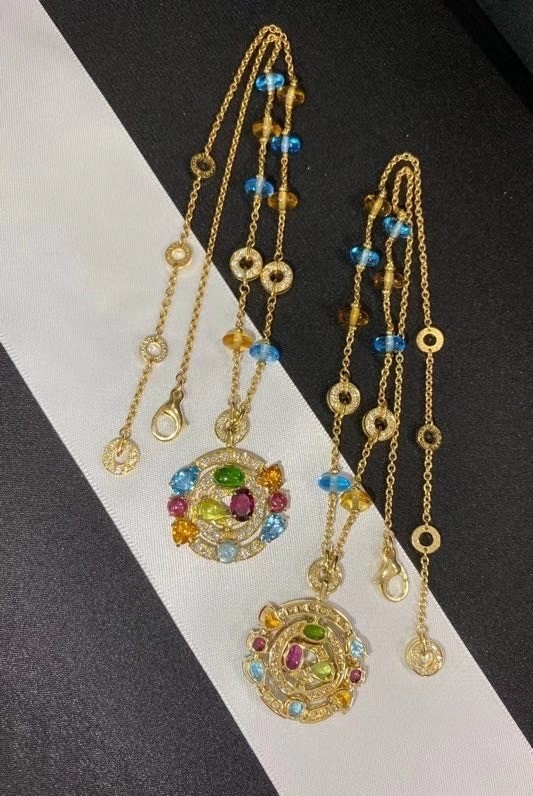 18k Yellow Gold Geometric 16.7 Inches Astrale Pendant Necklace