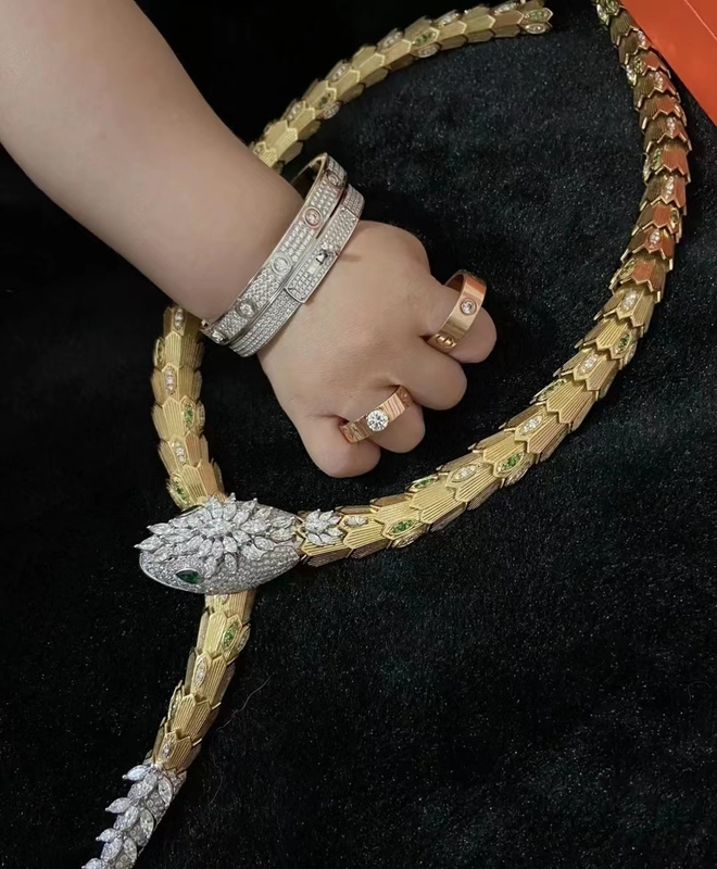 Mirror  Custom 18K Gold Jewelry Serpenti 18kt Gold Diamond Necklace