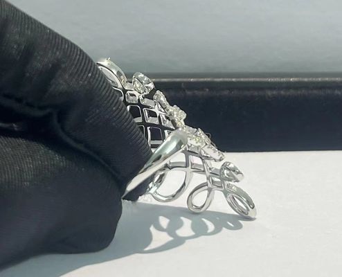 একচেটিয়া ব্র্যান্ডের ব্যক্তিগতকরণ সহ কাস্টম তৈরি বিলাসবহুল গয়না