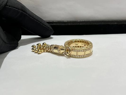 বিলাসবহুল ফ্যাশন ব্র্যান্ডের জন্য প্রাকৃতিক রত্ন এবং ব্যক্তিগতকৃত ডিজাইনের সাথে একচেটিয়া কাস্টম জুয়েলারি